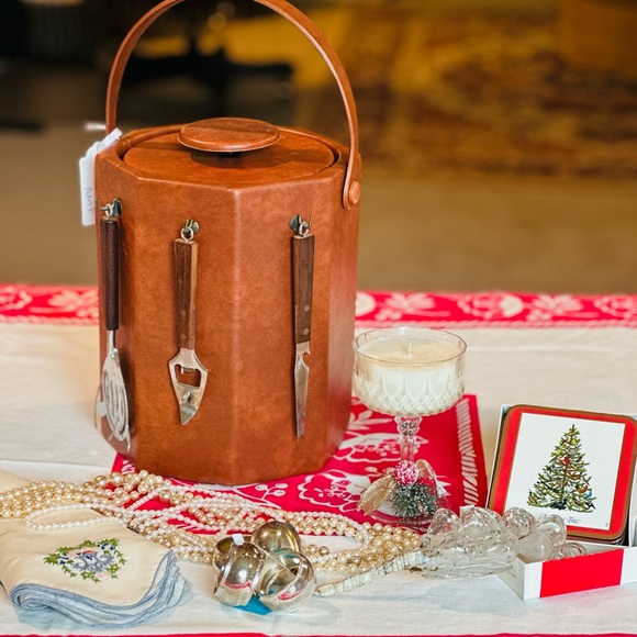 Faux leather ice bucket w/lid and tools - Picture 2 of 3
